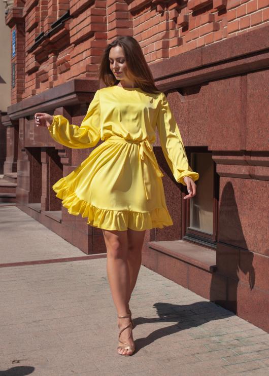 Элегантное женское платье цвет жёлтый